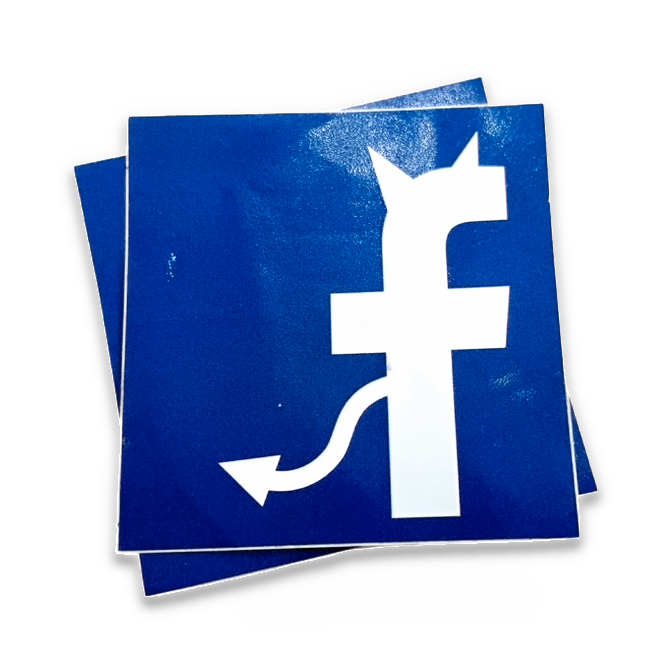 Satansboek. Een sticker met het logo van Facebook, maar dan zo bewerkt dat de F een duivelsstaart en -hoorntjes heeft.